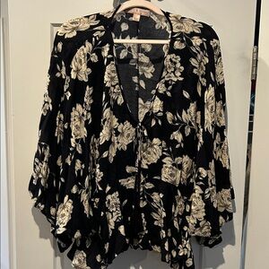 Elegant Floral Blouse in Black and Cream